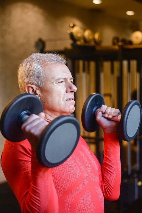 squatting with dumbells