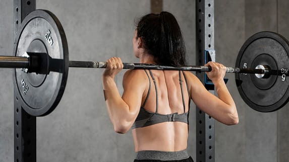 close-up-woman-doing-crossfit-workout (2).j