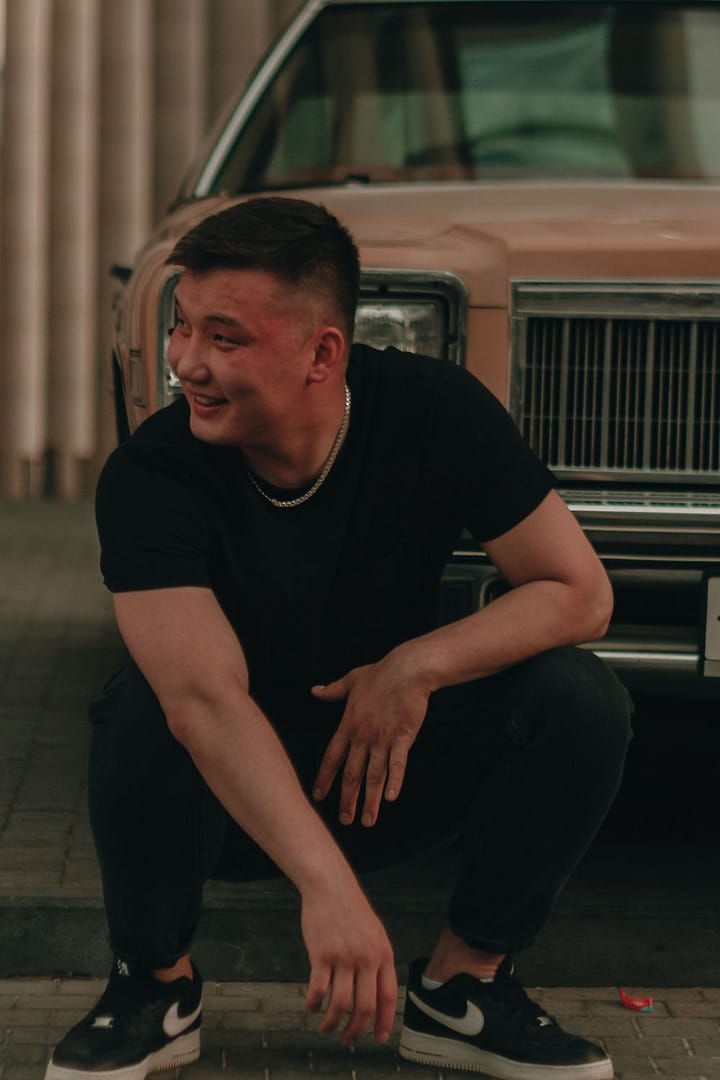 Why do Slavs Deepsquat instead of sitting JSquat